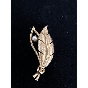 Vintage JJ brooch gold tone double leaf fall autumn with faux pearl